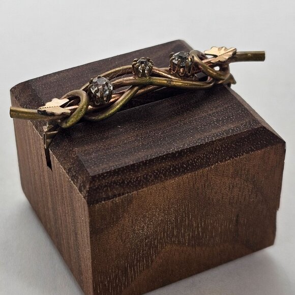 VTG Brooch Gold Tone Bar Rhinestone Antique Regencycore Leaf Accent Fairycore 2" - Picture 3 of 16